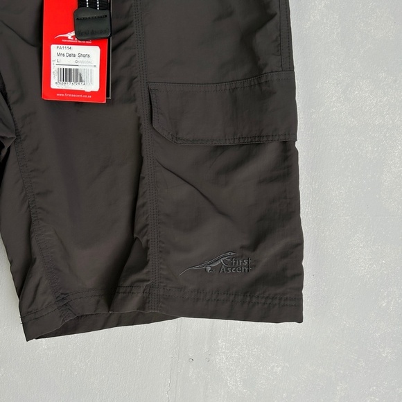 First Ascent trekwear men's size L Delta shorts cargo charcoal belted hiking NWT - Picture 4 of 12